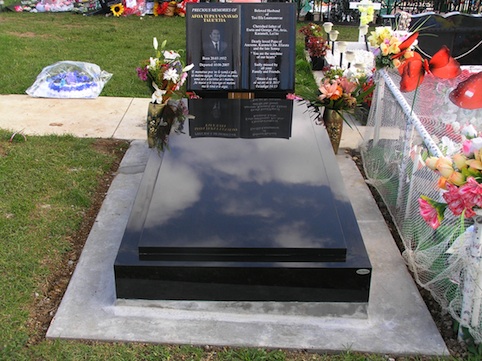 ws BIBLE RAISED ON PEDESTAL & GRAVE COVER.jpg